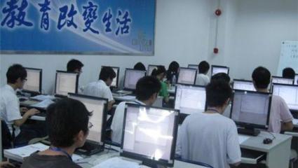 编程学习路径抉择 自学与IT培训机构深度分析